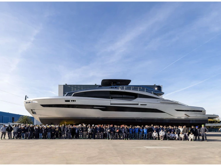 Pronájem lodi Miami lákavé ceny 116' PERSHING