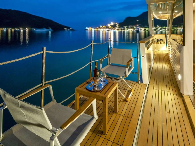 San Lorenzo ANYTHING GOES V jednotlivci a charterové společnosti v La Spezia