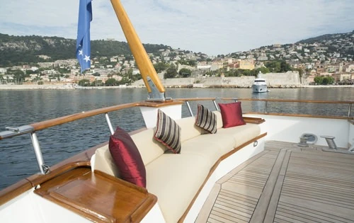 Pronajmout si W.A Souter & Sons ATLANTIC ENDEAVOUR v Antibes