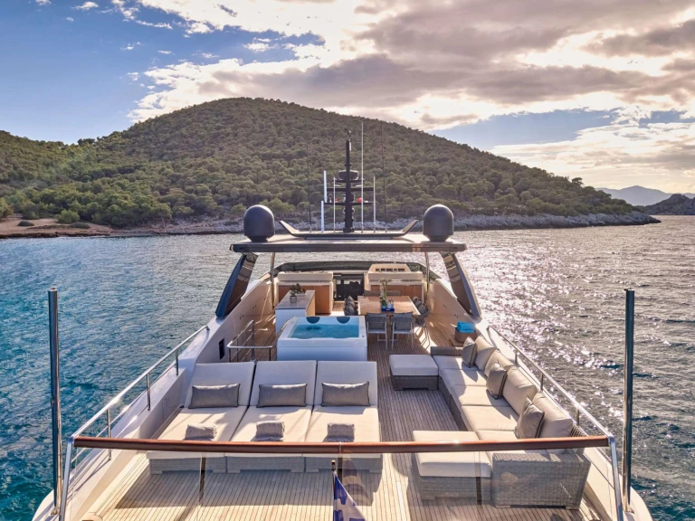 Pronajmout si San Lorenzo GOLDEN YACHT v Atény