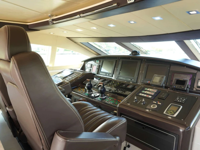Mangusta Mangusta 105' jednotlivci a charterové společnosti v Miami