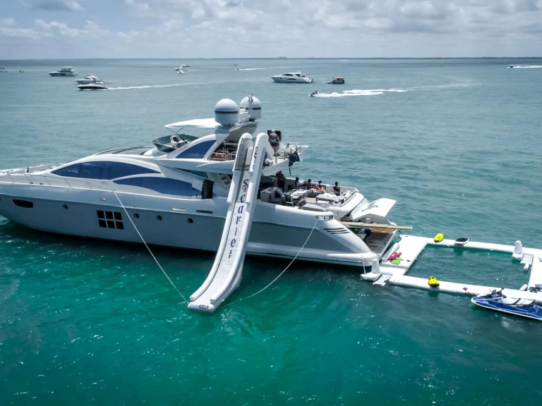 Pronájem Jachta v Miami -Azimut Scarlet