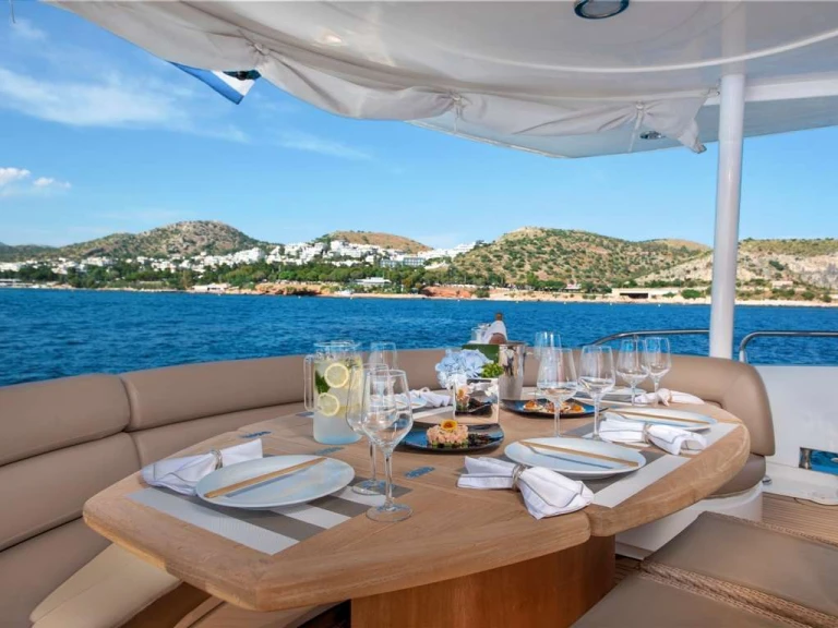 Pronájem Jachta Sunseeker s licencí