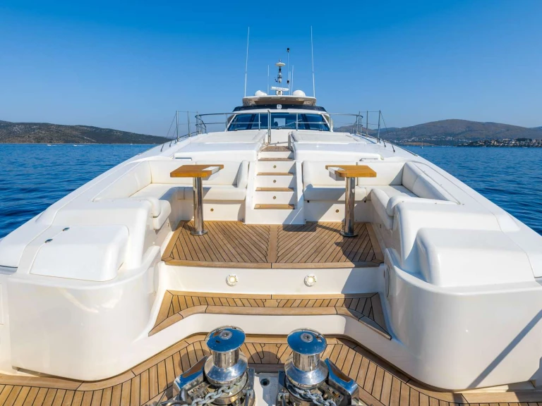 Pronájem Jachta Ferretti s licencí