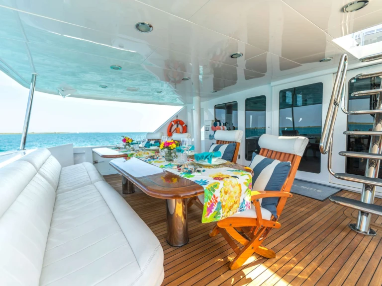 Pronájem lodi Hatteras Magnum Ride v Newport na Samboatu
