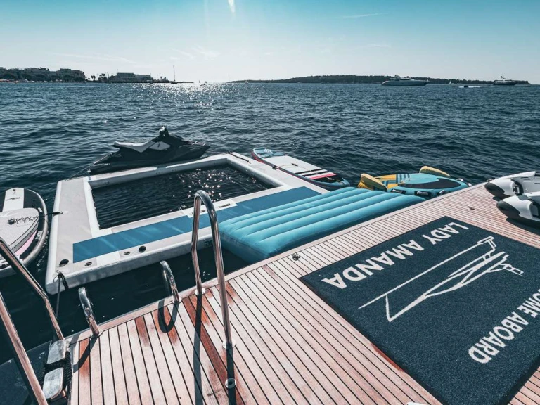 Pronájem jachty v Řím -Couach Lady Amanda na Samboatu