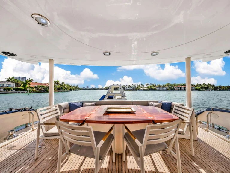 Pronájem Jachta Sunseeker s licencí