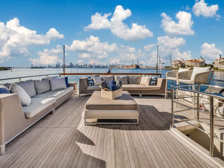 Pronajmout si San Lorenzo Astonish v Miami Beach