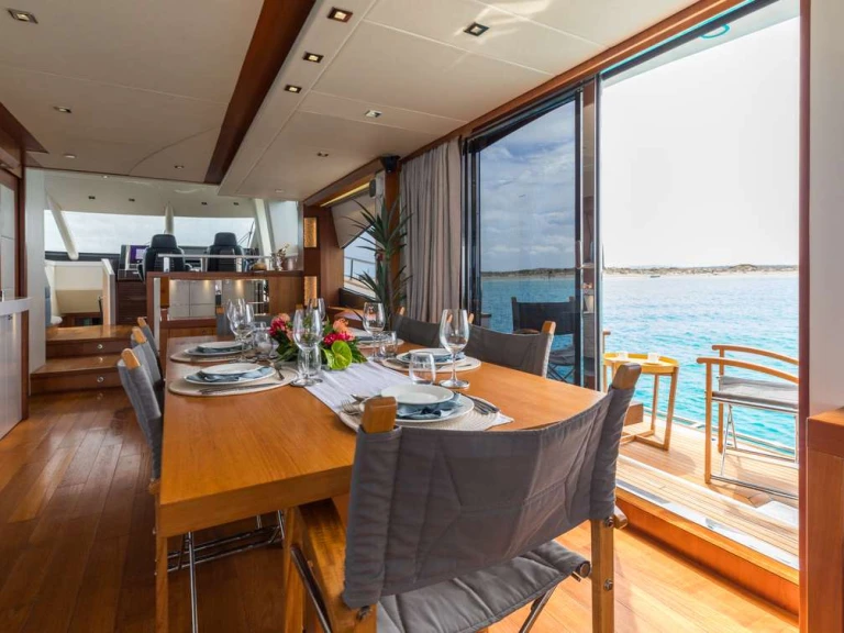 Pronajmout Jachta se skipperem či ne Sunseeker v Ibiza Town