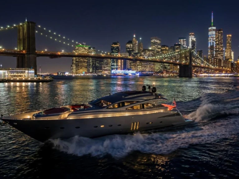 Pronájem Jachta v New York (City) -Pershing Pershing "Regal"