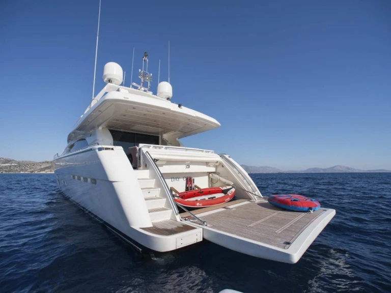 Pronajmout si Ferretti DAY OFF v Piraeus