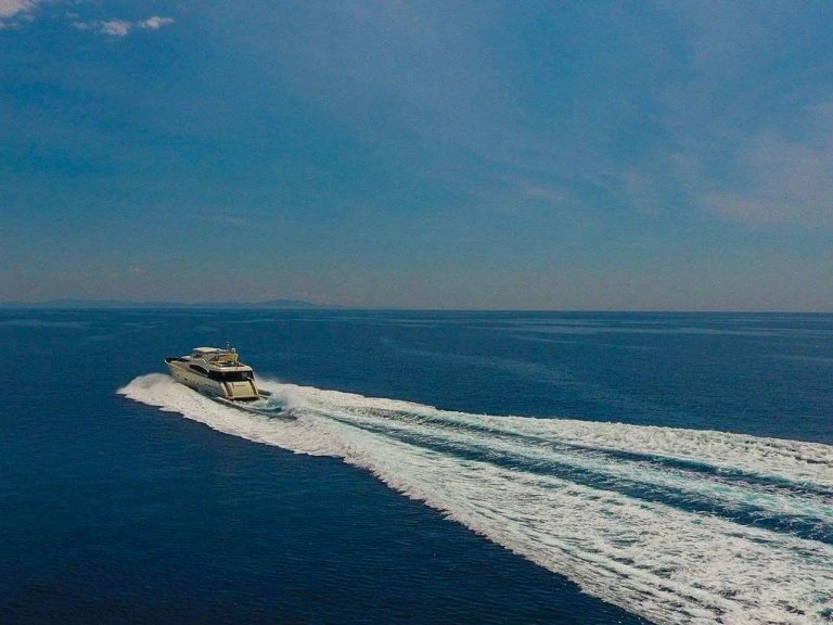 Ferretti MISS KATARIINA jednotlivci a charterové společnosti v Trogir