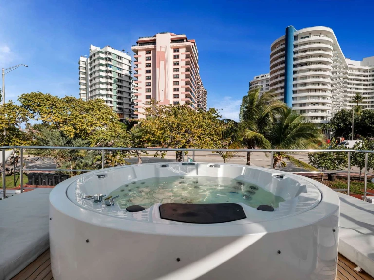 Pronájem jachty v Coconut Grove -Azimut Cloud 9 na Samboatu
