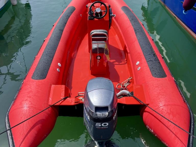 Pronájem lodi Cobra 550 v Sant Andreu de Llavaneres na Samboatu