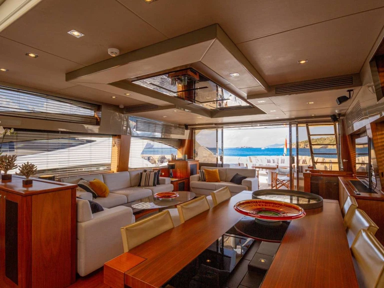 Pronajmout Jachta se skipperem či ne Sunseeker v Ibiza