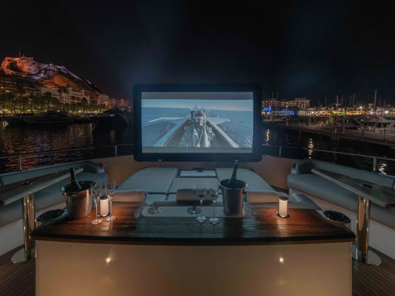 Pronájem lodi Cannes lákavé ceny Wyldecrest