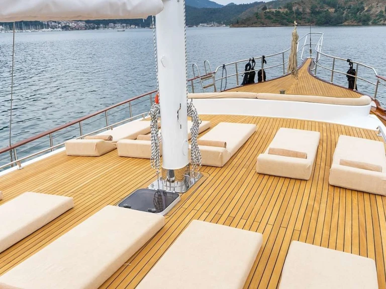 Fethiye-Shipyard HAPPY DAYS jednotlivci a charterové společnosti v Göcek 
