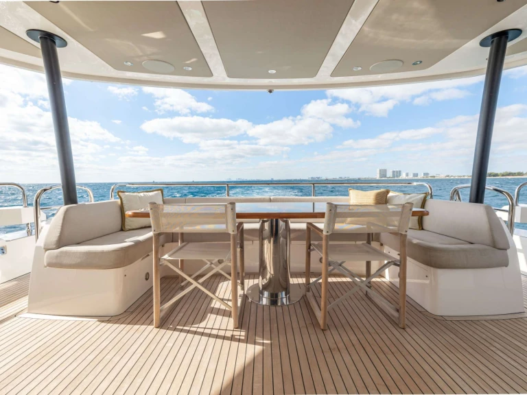 Sunseeker GOLDEN OURS jednotlivci a charterové společnosti v Boston