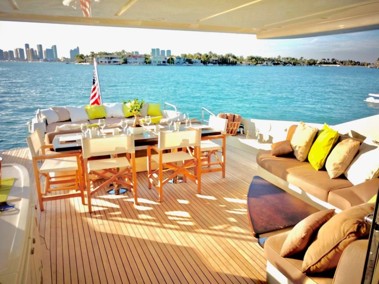 Pronájem lodi Miami Beach lákavé ceny Panthera