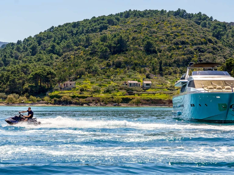 italversil PHANTOM jednotlivci a charterové společnosti v Split