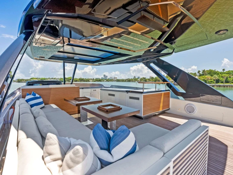 Pronájem Jachta v Fort Lauderdale -Ferretti THE BRASS RING