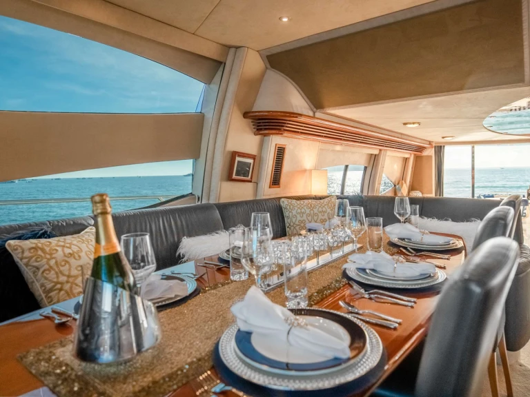Pronájem Jachta Sunseeker s licencí