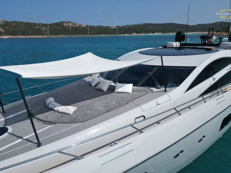 Pronájem jachty v Poltu Quatu -Sunseeker Light Blue na Samboatu