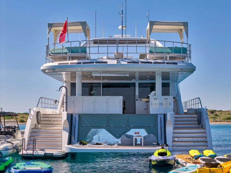 Pronajmout Jachta se skipperem či ne Custom Power Cat v Piraeus