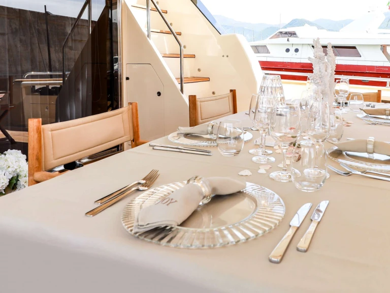 Pronajmout si Filippetti Yachts JOY v Castellammare di Stabia
