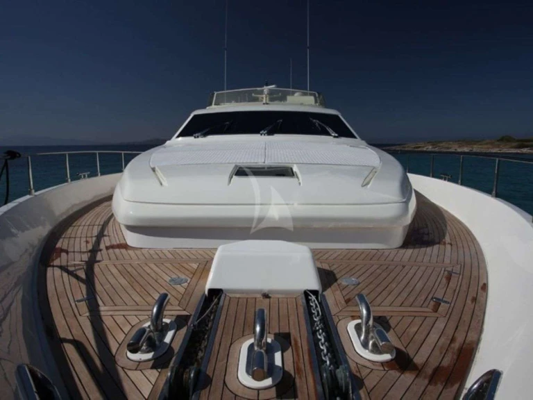 Pronájem Jachta Ferretti s licencí