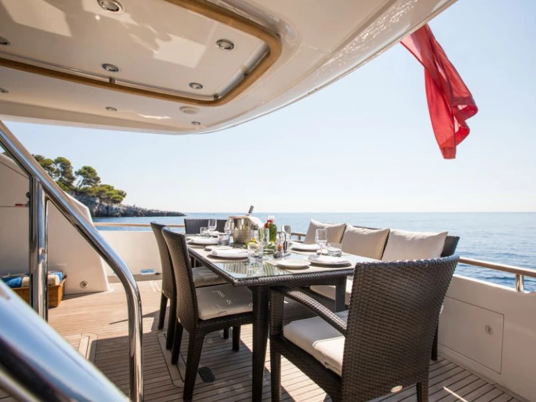 Pronájem lodi Antibes lákavé ceny D5