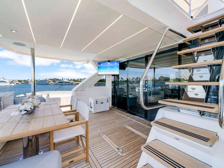 Pronájem Jachta Sunseeker s licencí