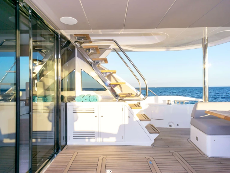 Pronájem Jachta Sunseeker s licencí