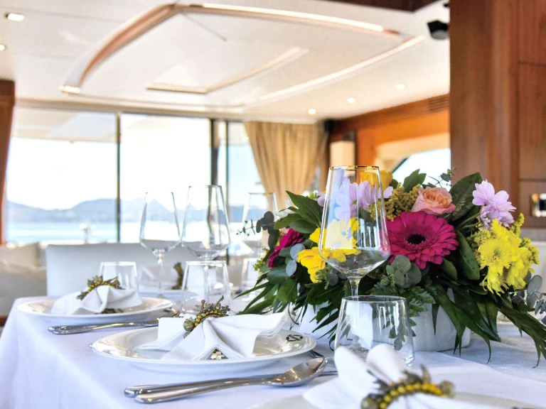 Pronajmout Jachta se skipperem či ne Sunseeker v Atény
