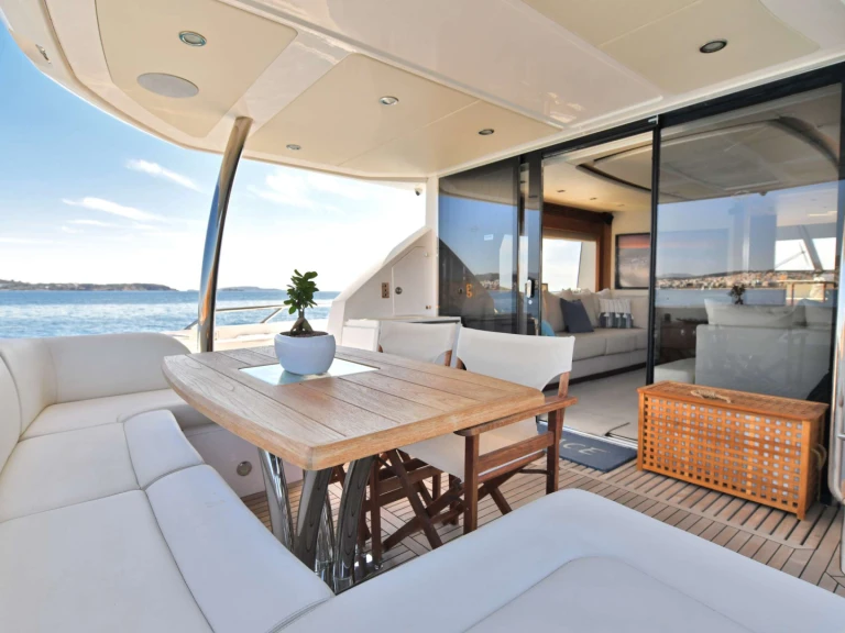 Pronájem Jachta Sunseeker s licencí
