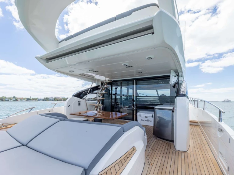 Pronájem jachty v Miami -Princess Viking Snowbird na Samboatu