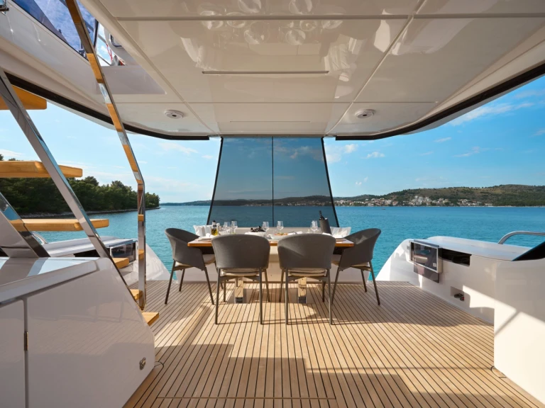 Pronajmout si Ferretti WE2 v Šibenik 