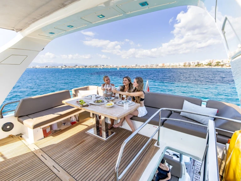 Pronájem lodi Prestige Yachts BLUE M v Neapol na Samboatu