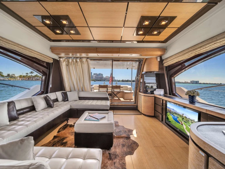 Azimut LUPO II jednotlivci a charterové společnosti v Sunny Isles Beach