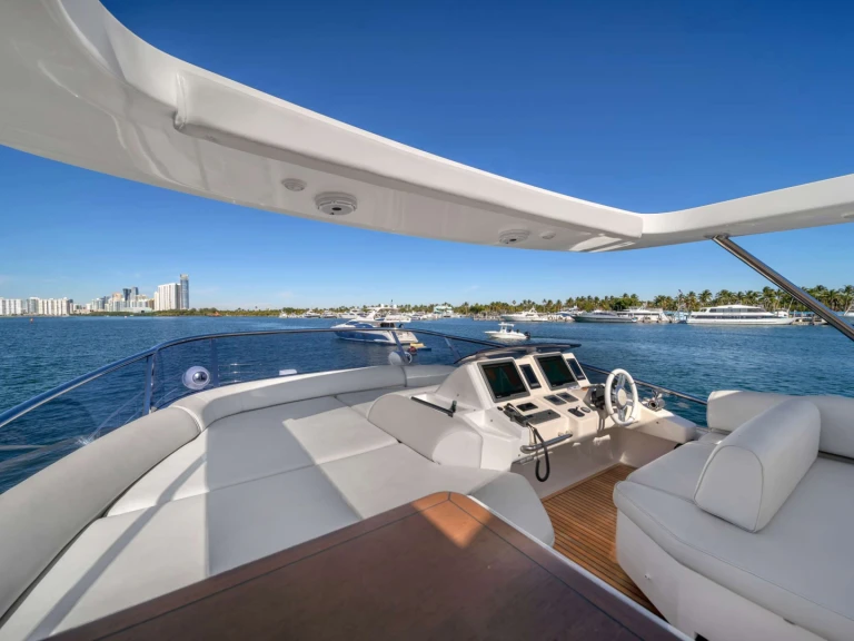 Pronájem jachty v Sunny Isles Beach -Azimut LUPO II na Samboatu