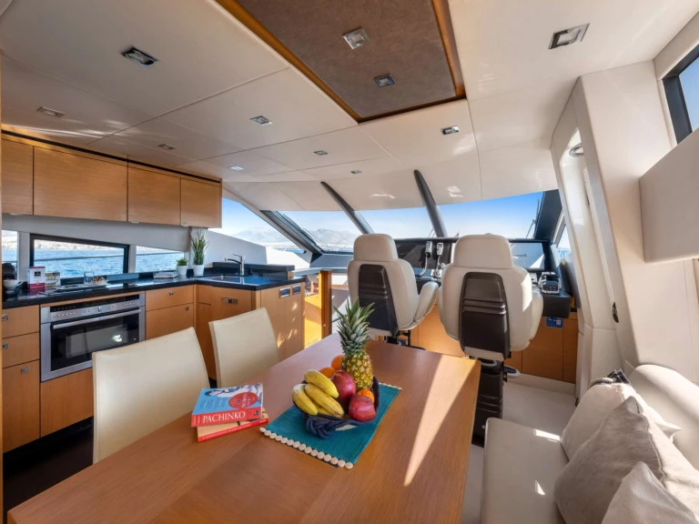 Pronájem Jachta Sunseeker s licencí