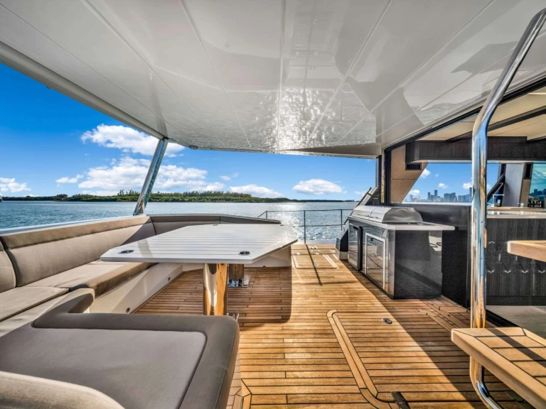 Pronajmout Jachta se skipperem či ne Galeon v Sag Harbor