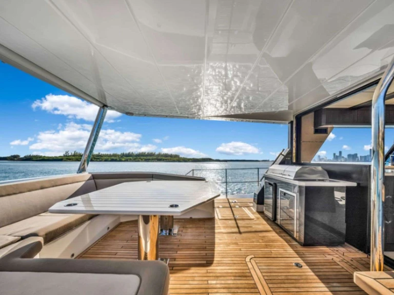 Pronajmout Jachta se skipperem či ne Galeon v Miami Beach