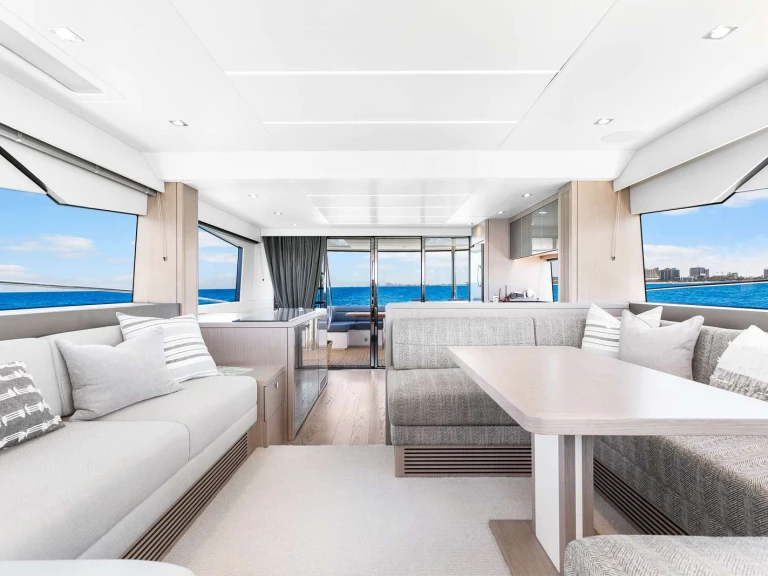 Pronajmout si Sunseeker Done Deal v Bahamy