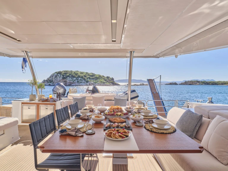 Fountaine Pajot MAJESTY OF GREECE jednotlivci a charterové společnosti v Nea Peramos