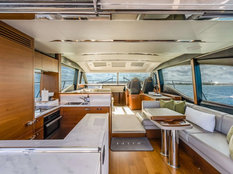 Pronajmout Jachta se skipperem či ne Princess, UK v Sag Harbor Cove