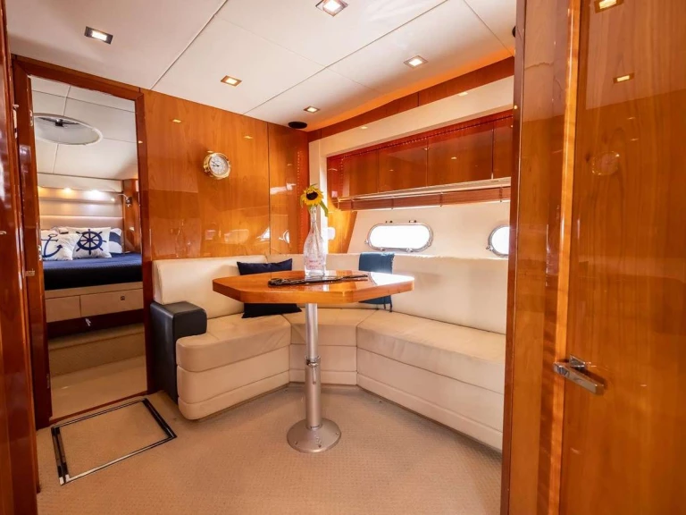 Pronájem Jachta Sunseeker s licencí