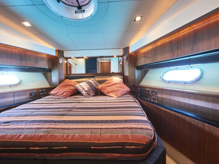 Pronájem Jachta Sunseeker s licencí
