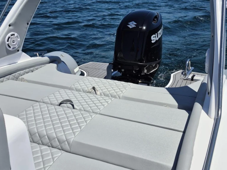 Pronájem lodi mik mik 700 v Juan-les-Pins na Samboatu