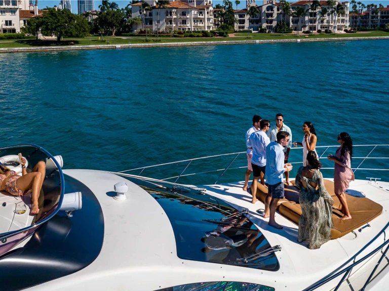 Pronajmout si Azimut Priceless v Miami